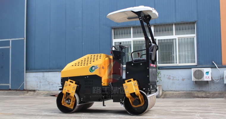 小型壓路機路面施工打滑怎么辦？