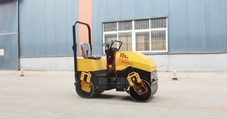 小型壓路機(jī)的詳細(xì)操作規(guī)程、技巧